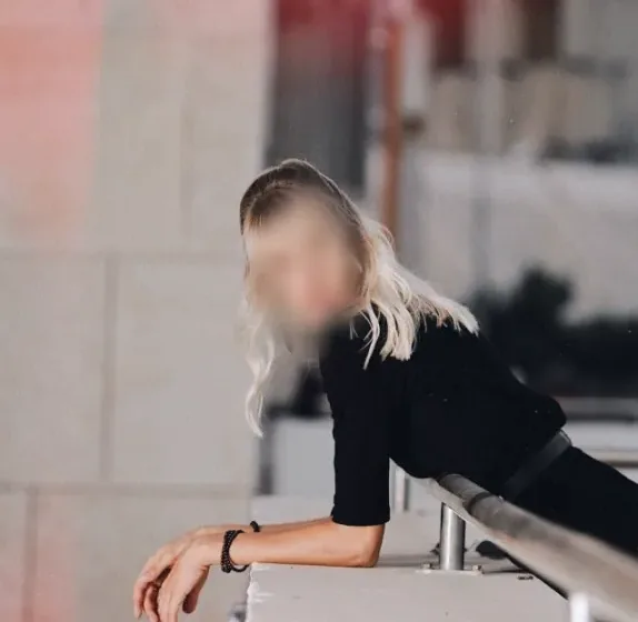 Amber, 40