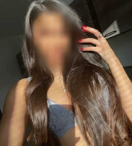 Demi, 32