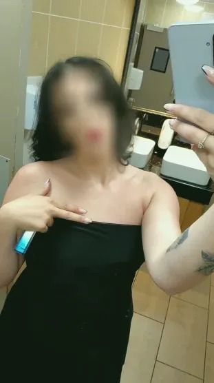 Ella, 27