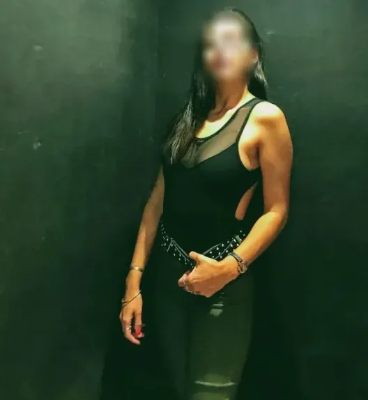 Ella, 26