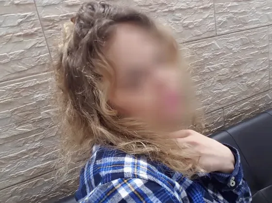 Ewa, 33