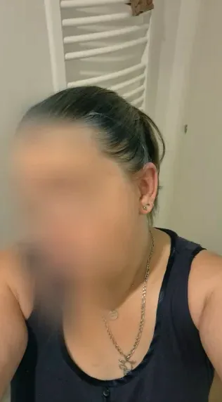 Julia, 31