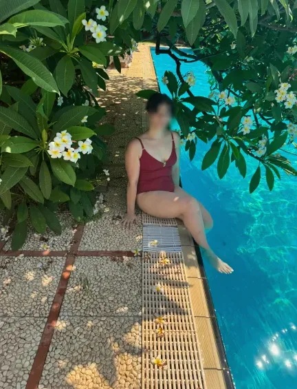 Lara, 33