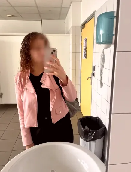 Rhona, 20