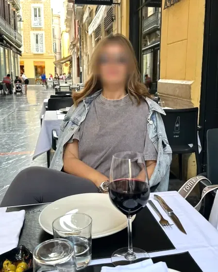 Roisin, 35